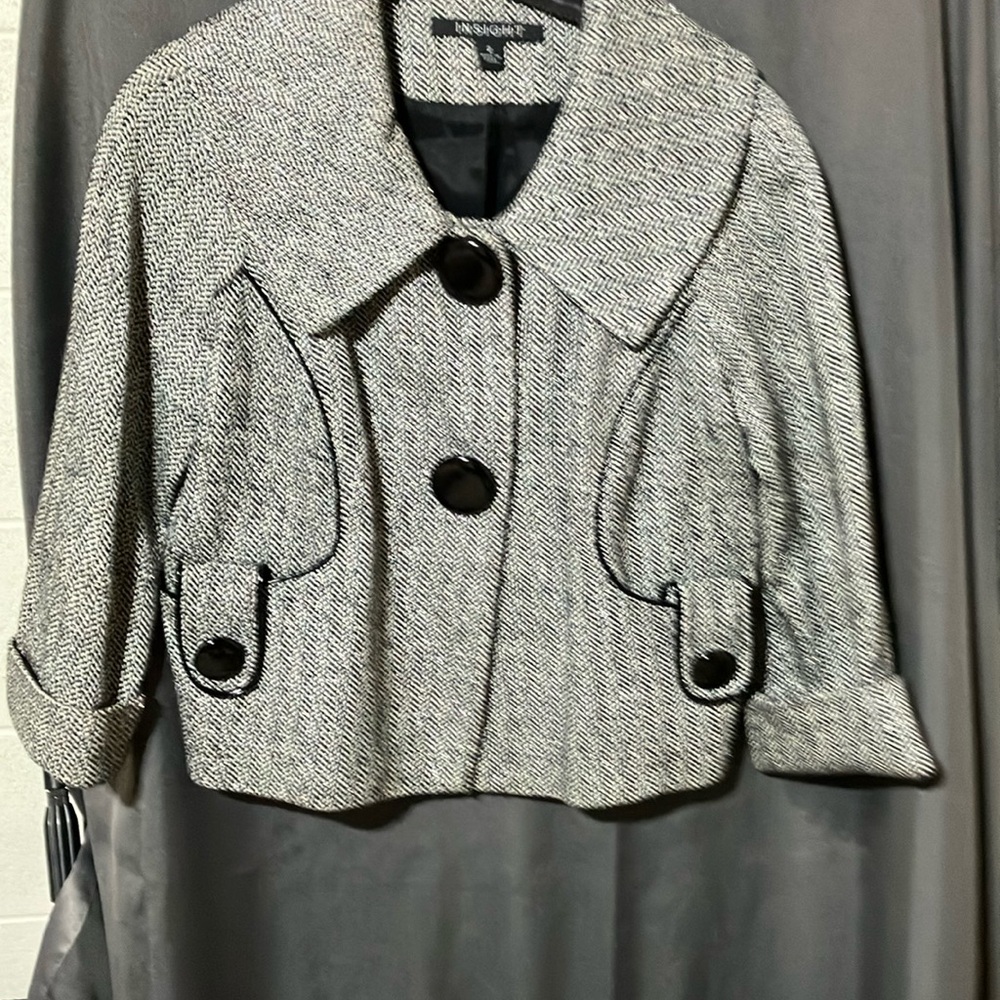 Swing jacket with faux leather piping and large button detail. Size 2